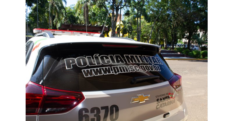  Capivari de Baixo / Homem alega ter pegado carro emprestado, mas acaba preso ao ser flagrado com veículo furtado