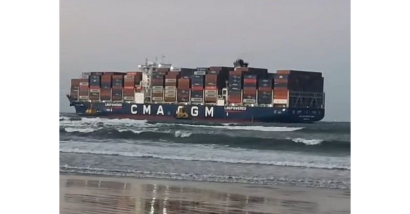  Fortes rajadas/vento em SC dificultam atracação/navio porta-contêineres/nessa quarta-feira/Porto de Imbituba; situação tensa foi contornada