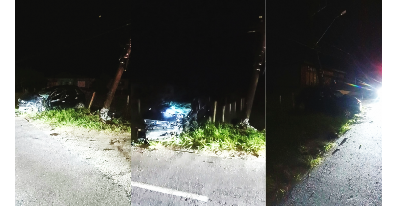  Garopaba / Acidente na SC-434 no município/Mulher fica ferida após carro atingir poste de alta tensão