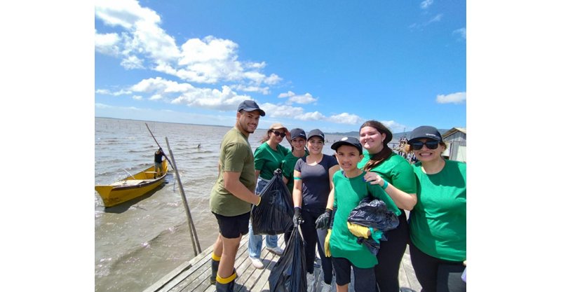  Imaruí / Ação conjunta remove lixo da Lagoa do município