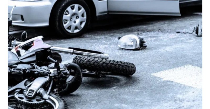   Imbituba / Colisão entre carro e moto deixa mulher e criança de 6 anos feridas na BR-101