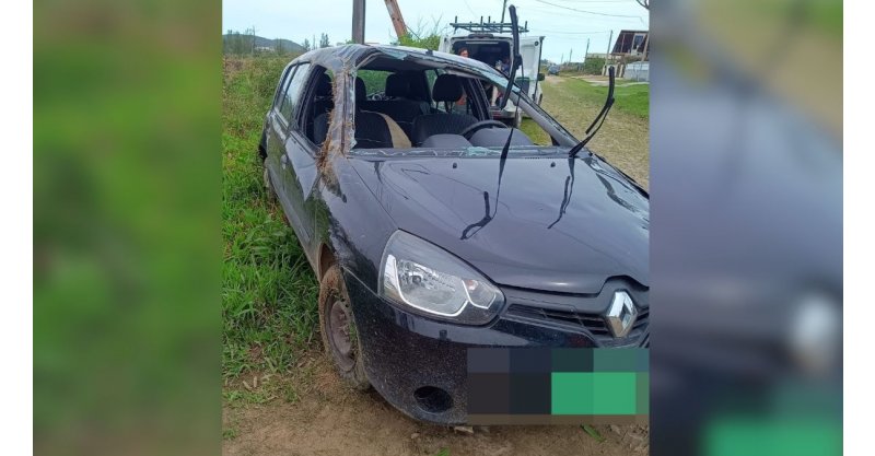  Imbituba / Duas mulheres ficam feridas após carro capotar no município