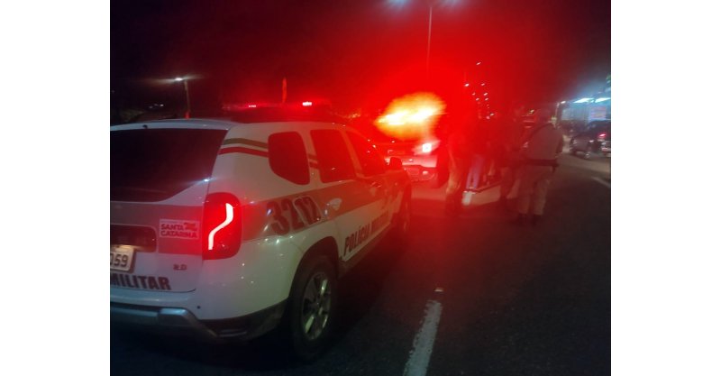  IMBITUBA / Homem tem residência invadida/é agredido com barra de ferro na cabeça/nesse domingo/vítima foi hospitalizada/estado grave