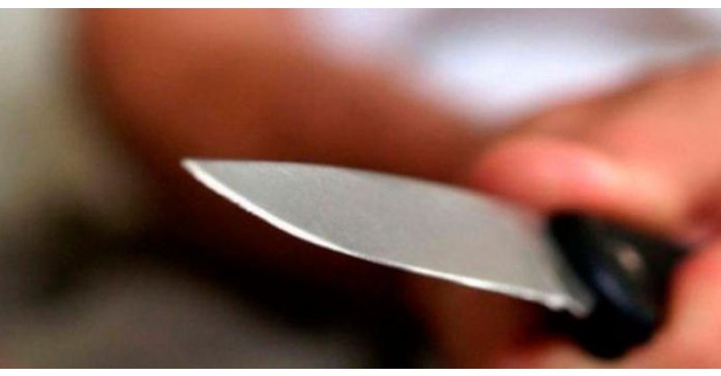  Imbituba / Mulher leva facada pelas costas ao chegar/própria casa/município/mas não quis identificar nem denunciar agressoras
