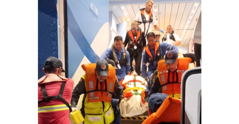  Imbituba / Resgate em alto-mar: idosa sofre infarto a bordo de cruzeiro e é retirada de navio por equipes de emergência 