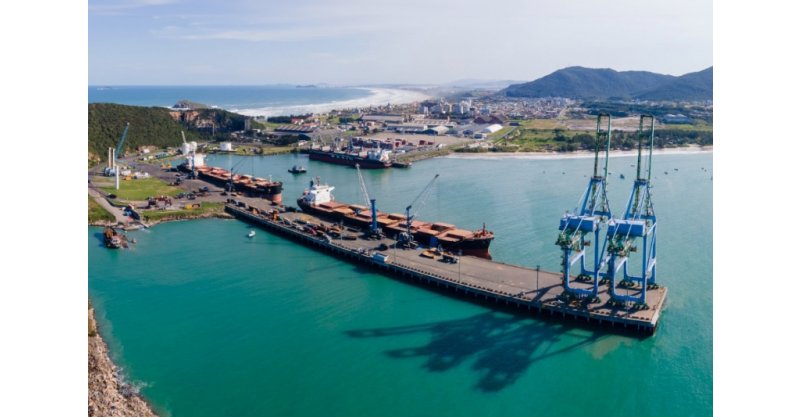  Imbituba / Trabalhador portuário sofre parada cardíaca e morre a bordo de navio em áerea Portuária