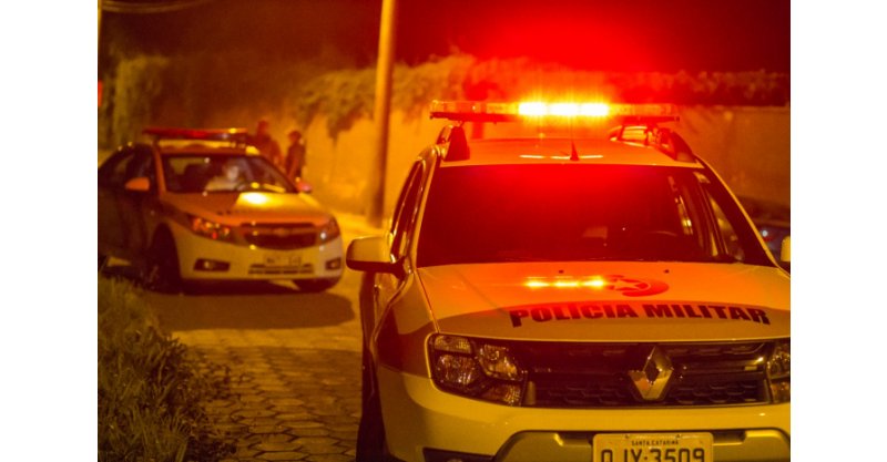  Polícia Militar de Imbituba prende dois homens em flagrante com equipamentos e entorpecentes