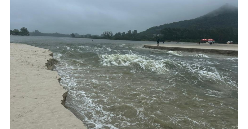 Abertura da Barra de Ibiraquera é monitorada por equipes de segurança do município