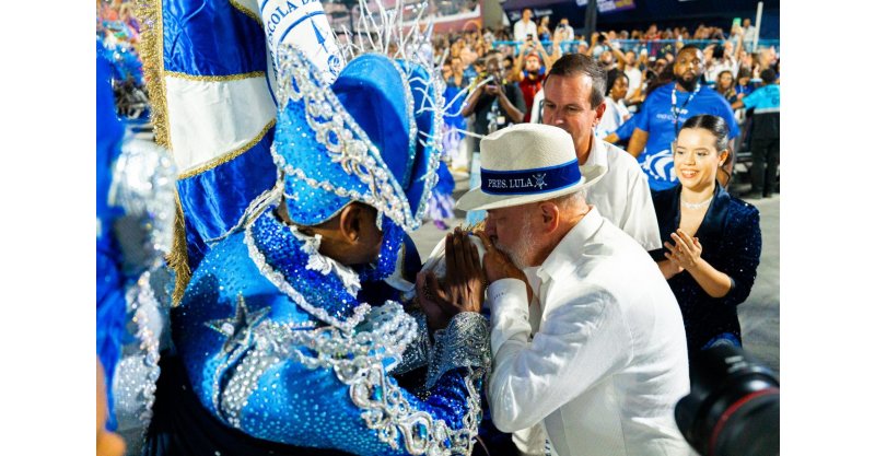 Abuso de poder e preconceito: oposição soma 12 ações contra Lula por desfile na Sapucaí