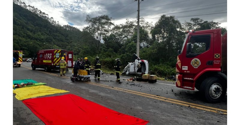 Acidente na BR-470 em Apiúna envolve 10 pessoas e deixa um morto