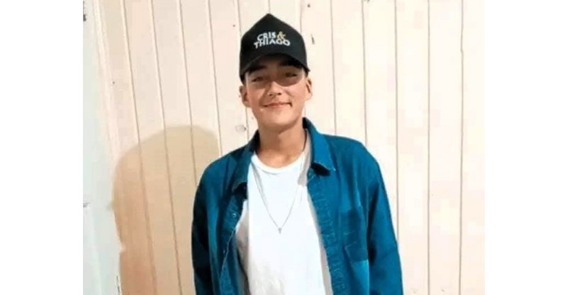 Adolescente sai para festa no dia 1º de março/desaparece/é visto por último/Imbituba com idoso; desesperada, família busca informações