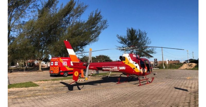 Adolescente sofre reação alérgica grave ao comer camarão em praia de SC e mobiliza helicóptero