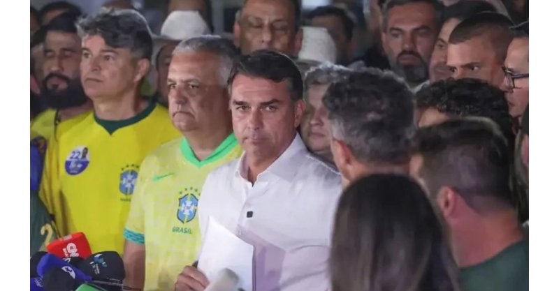 Aliados de Flávio Bolsonaro não conseguem contato com senador após notícia de fuga para a Argentina