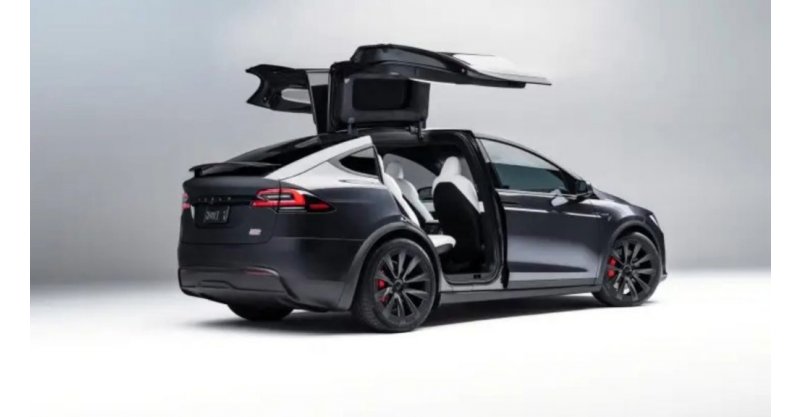 Araranguaense é o primeiro brasileiro a consertar bateria Tesla e gera economia de mais de R$ 150 mil