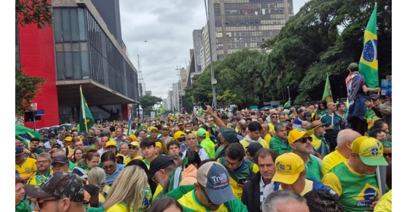 Ato na Avenida Paulista pede anistia para condenados do 8 de janeiro