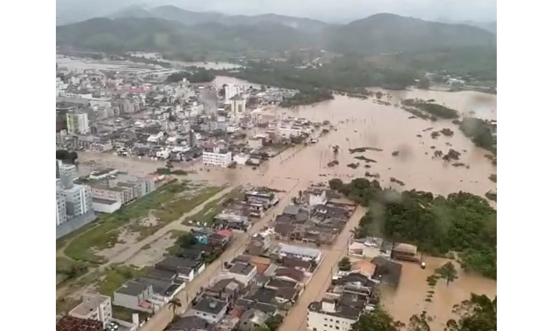 Balneário Camboriú decreta estado de emergência devido às chuvas