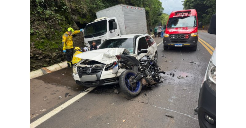 Batida entre 8 veículos bloqueia BR-282, deixa uma pessoa morta e feridos em SC