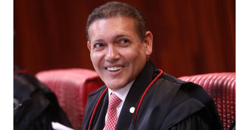 'Bobeada’ de senadores faz Fachin manter Nunes Marques na relatoria da CPI do Banco Master'