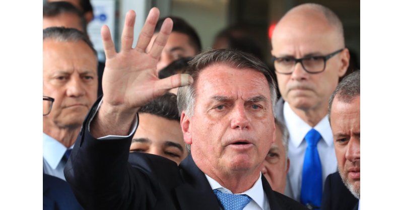 Bolsonaro é recebido no Congresso sob aplausos, Pai Nosso e gritos por liberdade