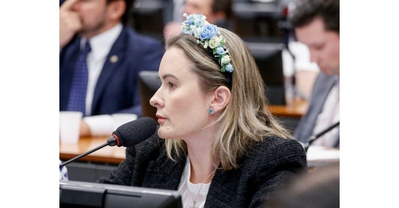 Bolsonaro teria escolhido o filho Carlos para candidatura ao Senado por SC