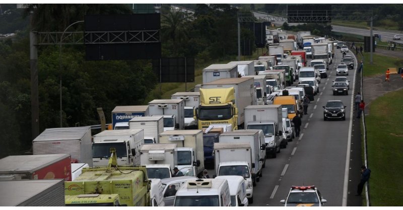 Caminhoneiros de SC decidem não aderir à paralisação nacional: ‘movimento de tamanha envergadura não se improvisa’