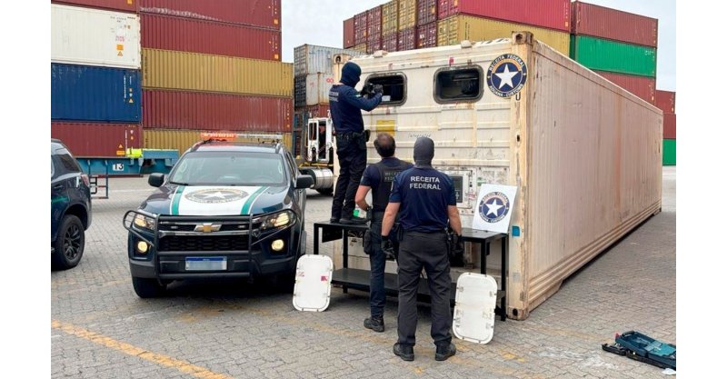 Carga de cocaína é descoberta em contêiner com carne no porto de SC