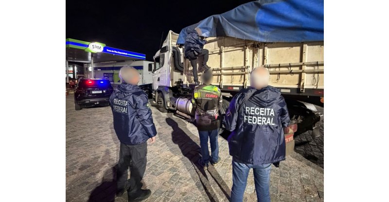 Carreta com carga de ração animal escondia ‘surpresa ilegal’ milionária em SC
