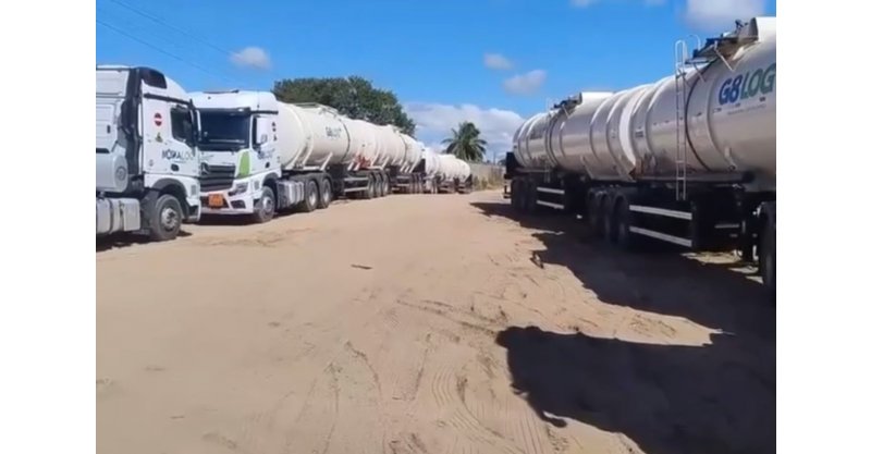 Carretas carregadas de combustível são abandonadas após megaoperação contra o PCC