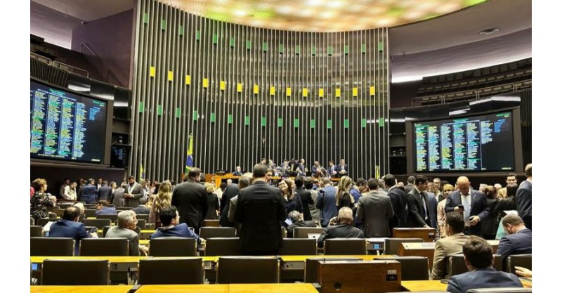 Câmara aprova urgência para projeto que pode aumentar número de deputados