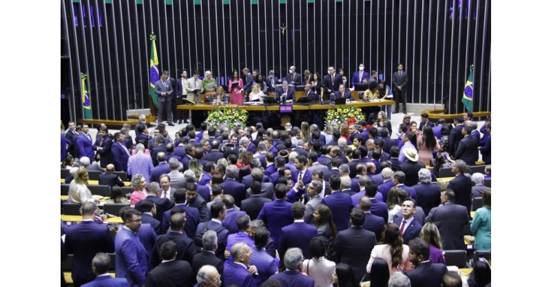 Câmara deve votar na próxima semana proposta que permite aumento no número de deputados
