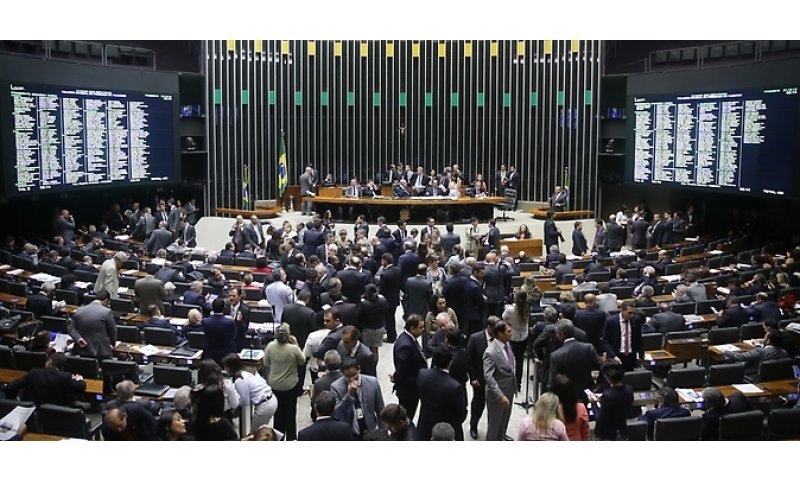 Câmara Federa / Alguns Estados perdem cadeiras e outros ganham / SC ganharia mais 04 Cadeiras