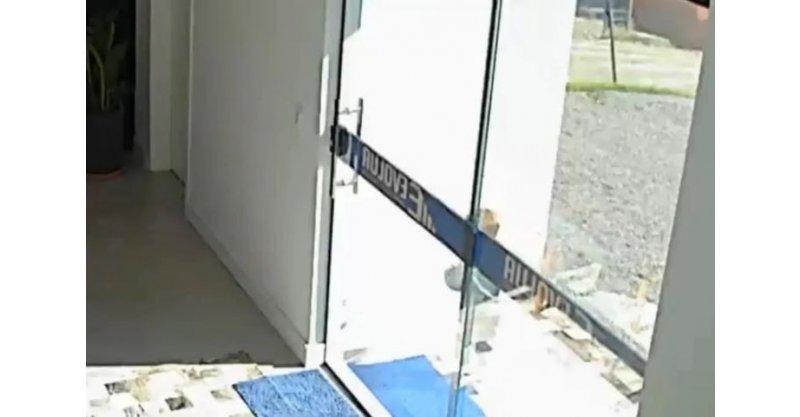 Criança de 1 ano sai de creche sozinha e chega ao trabalho da mãe em Braço do Norte