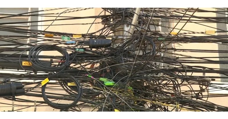 Criciúma / Operação Limpa Fios: Administração Municipal dá início à remoção de fiação irregular de postes na cidade
