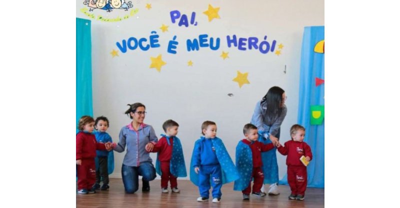 DIA DOS PAIS E DAS MÃES: SANTA CATARINA SANCIONA LEI QUE OBRIGA HOMENAGENS NAS ESCOLAS.