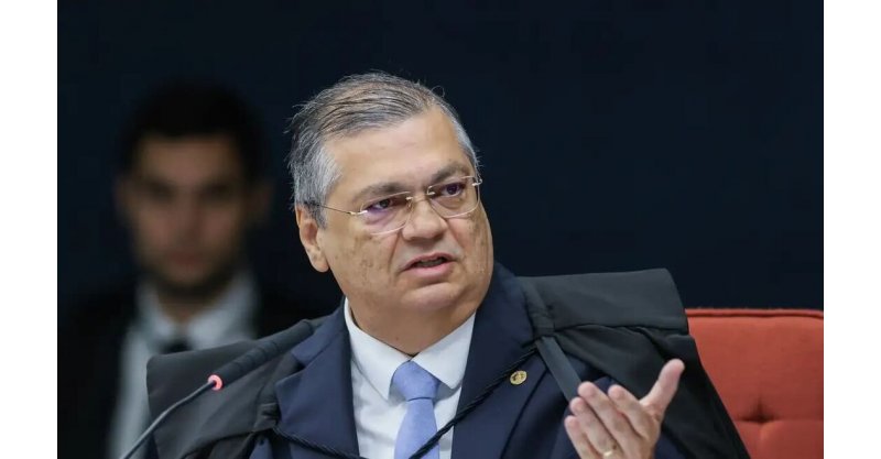 Dino determina que Três Poderes revisem e suspendam 'penduricalhos' ilegais do serviço público; decisão será analisada no dia 25