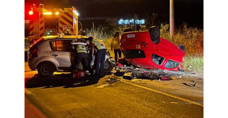 Duas pessoas morrem e criança fica ferida após grave acidente em Criciúma
