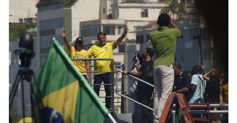 Em ato em Copacabana, Bolsonaro pede anistia para condenados do 8/1
