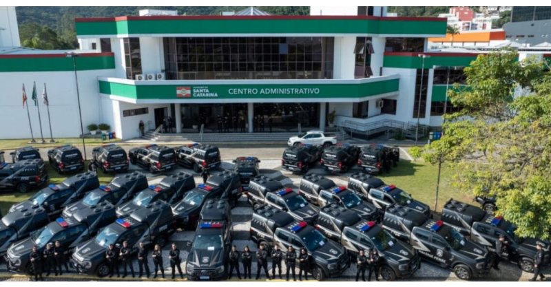 Em Florianópolis, Governo de SC entrega 56 novas viaturas e equipamentos para reforçar a Polícia Penal