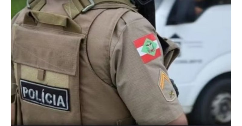 Em Garopaba, mulher procurada pela Justiça é presa dentro de casa e filho menor fica aos cuidados de familiar