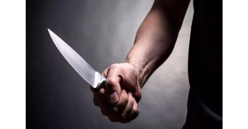 Em Imbituba, homem tenta esfaquear o próprio irmão e agride a mãe durante surto; agressor foi contido e preso pela PM