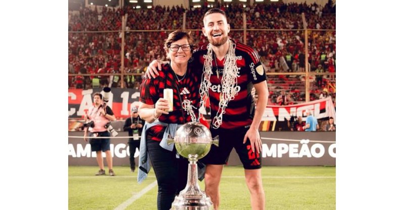 Entre a Praia da Vila e o Maracanã: mãe detalha trajetória de Jorginho