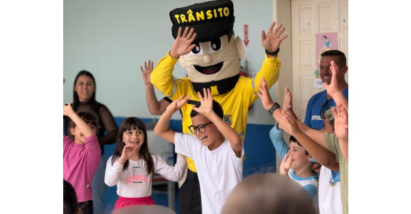 Entrega de certificados marca encerramento do projeto Educação no Trânsito