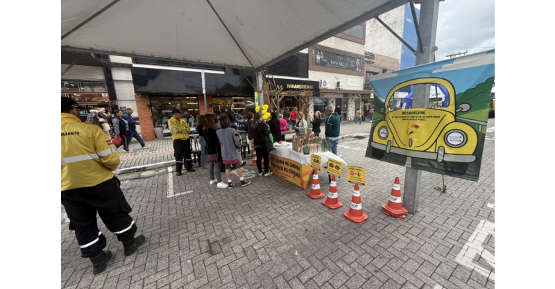Escola de Trânsito de Imbituba realiza ações de conscientização ao Maio Amarelo