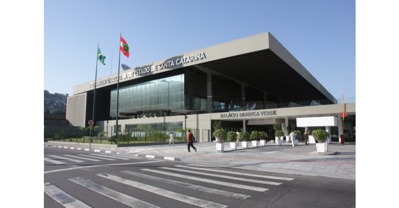 Evento gratuito em Florianópolis qualifica vereadores e assessores para comunicação estratégica no mandato
