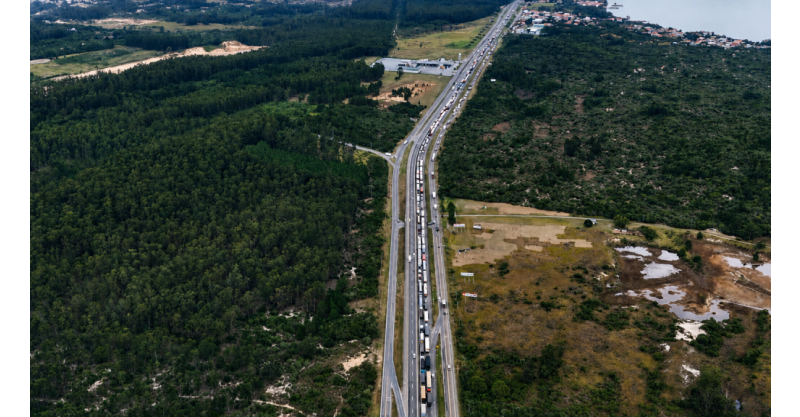 Filas quilométricas e horas de espera: PRF atualiza situação da BR-101 em Laguna após interdição de ponte