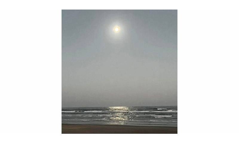 Fim de tarde revela a verdadeira essência da Praia da Vila, em Imbituba