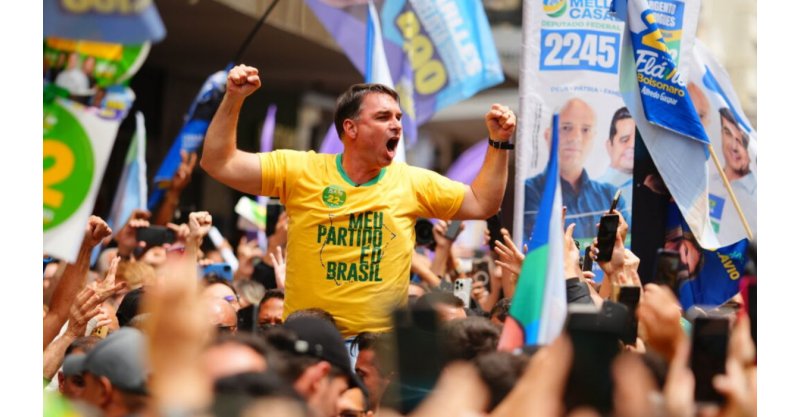 Flávio Bolsonaro diz que operação da PF contra Dark Horse é 3ª facada: ‘Vão dar um golpe e é pelo Flávio Dino’