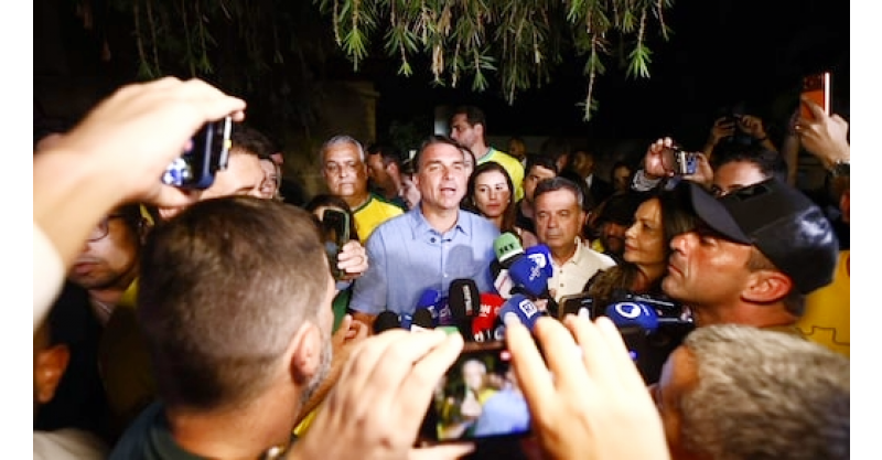 Flávio Bolsonaro termina primeiro turno à frente de Lula; diferença supera 2,2 milhões de votos