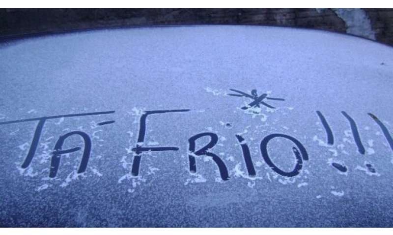 Frio intenso e mar agitado marcam o fim de semana em Santa Catarina
