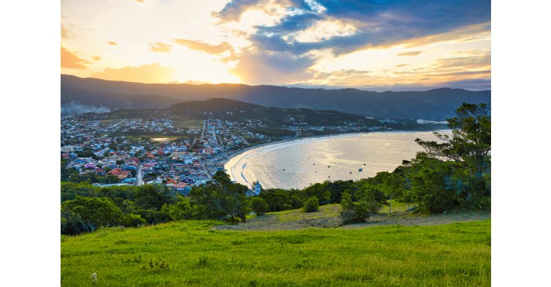 Garopaba cresceu 65%/ganhou 4 mil moradores em apenas 3 anos/tornando-se/cidade do litoral sul que mais recebe migrantes